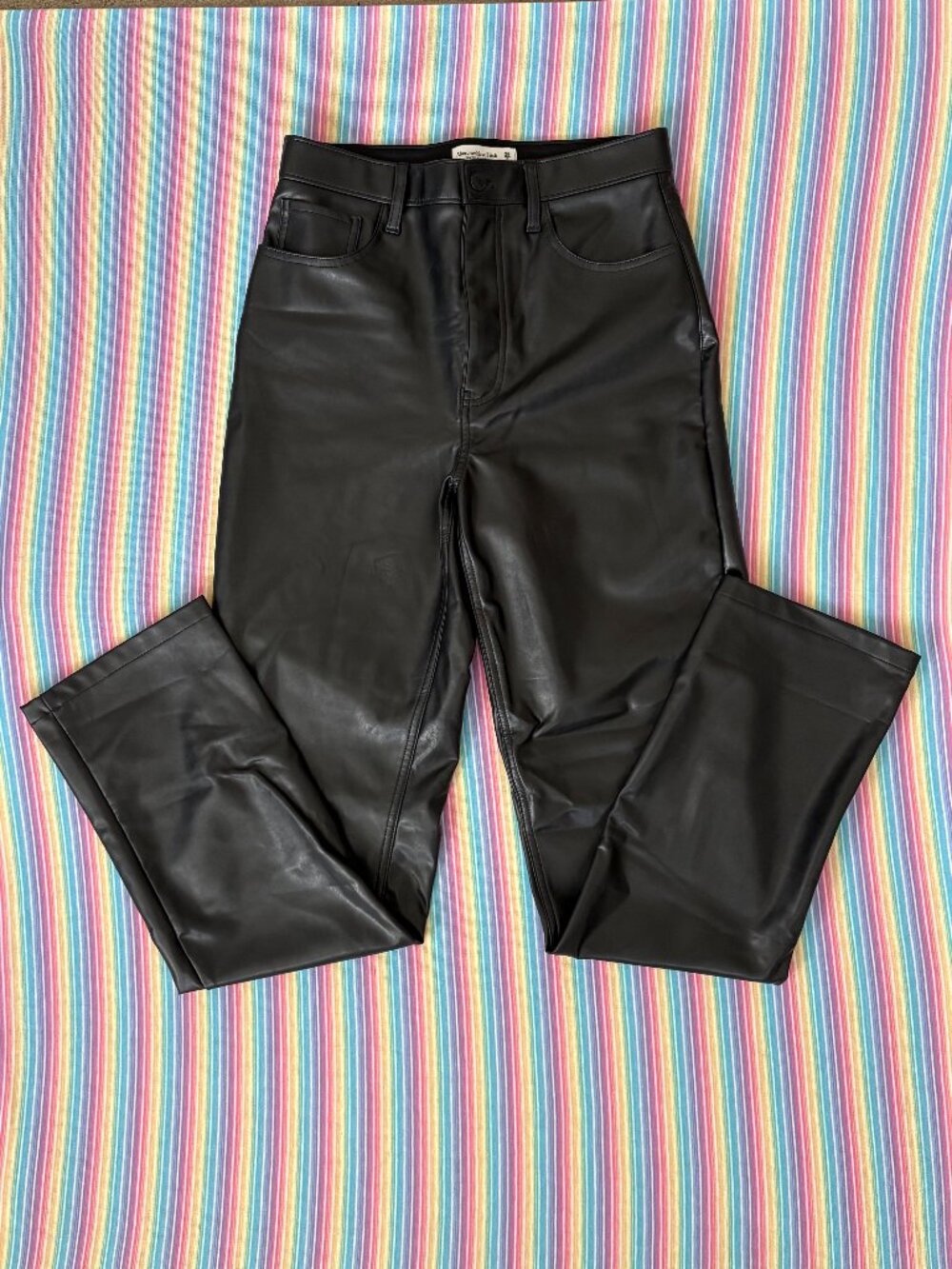 Abercrombie & Fitch Faux Leather 90s Straight Ultra High Rise Size 28/6 Long